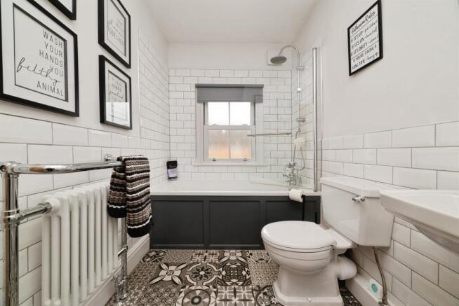 5 bed Semi-Detached for sale Image 11