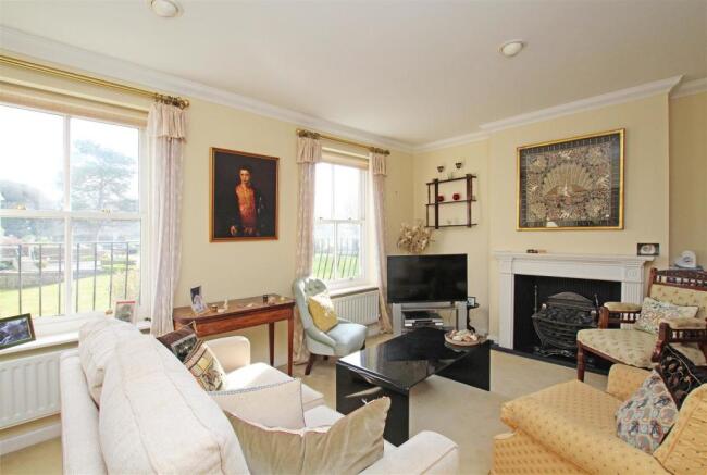 58KGG - FF Sitting room 1.jpg