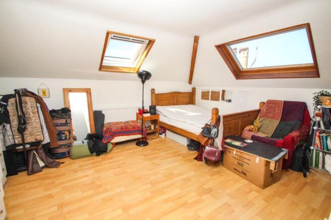 Fairlop Road, Leytonstone, London, E11 1BN - Więcej