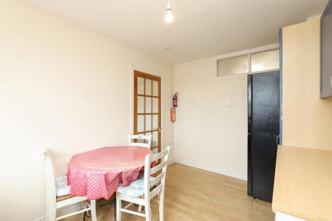2 bed Apartment to rent Image 7