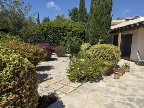 3 bedroom Bungalow f