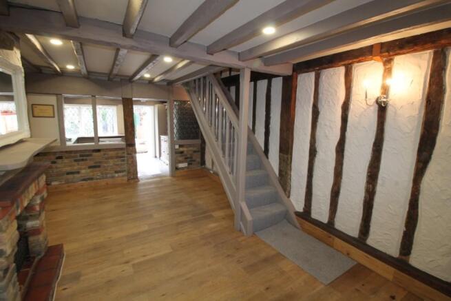 OPEN PLAN LOUNGE