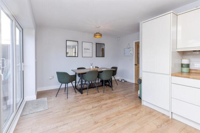3 bed Semi-Detached for sale Image 6