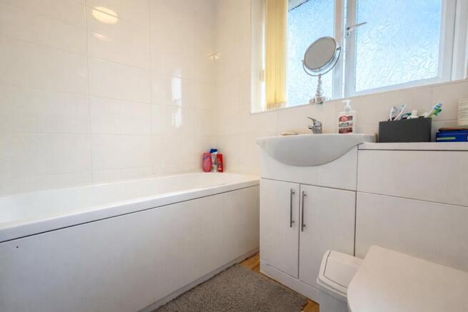 4 bed Semi-Detached for sale Image 10