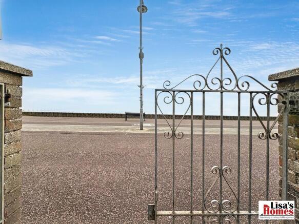 E0FA365C-6DE4-440...