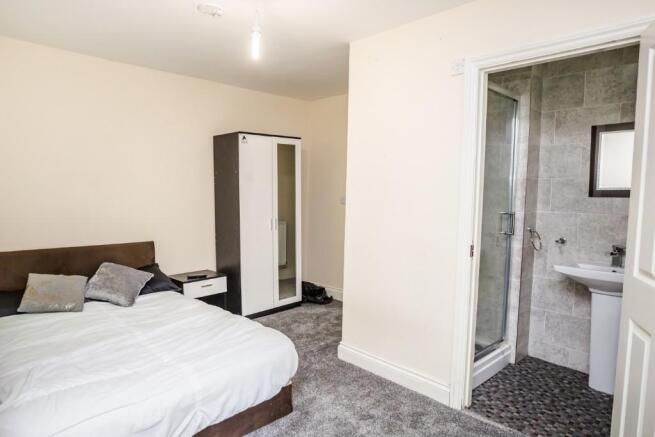 8 bed Flat to rent Image 7