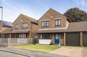 67, Turners Meadow Way, Beckenham BR3 4TG