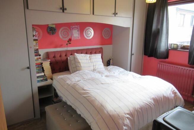 BEDROOM 2