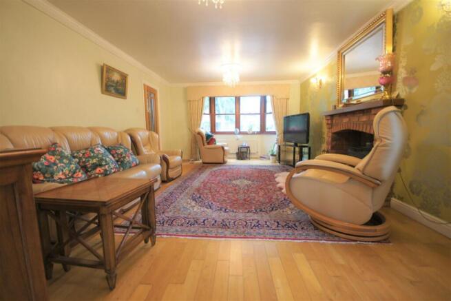 4 bed Detached for sale Image 6