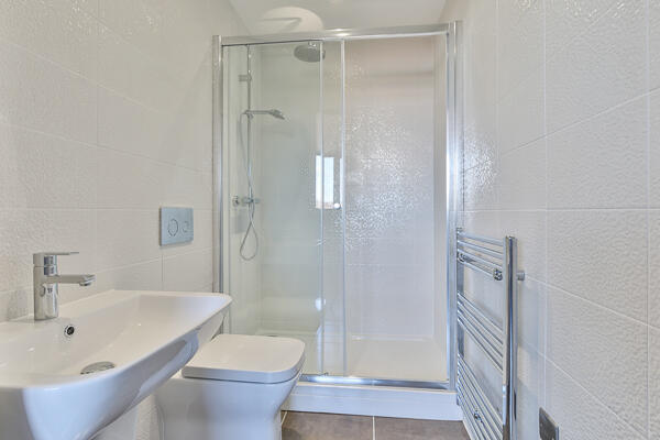 2 bed Apartment to rent Image 5