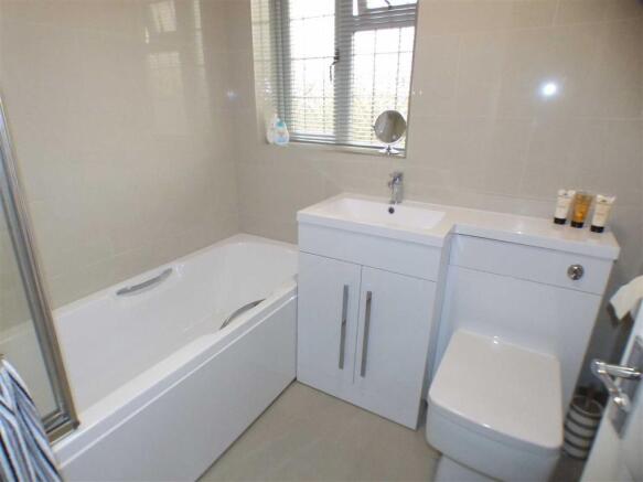FAMILY BATHROOM