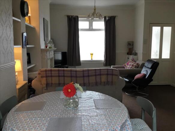 LOUNGE/DINING ROOM