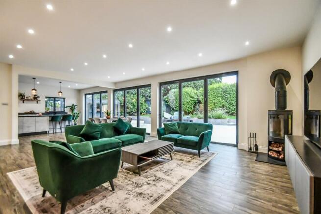 Family Room 3 (use).jpg