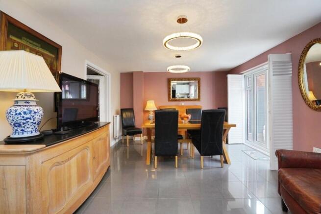 5 bed Detached for sale Image 5