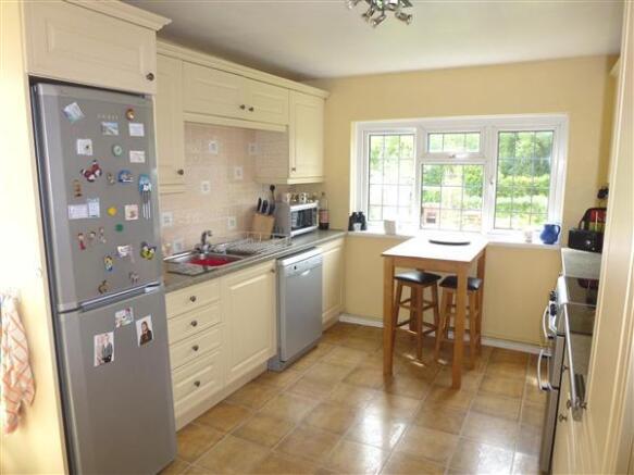 COMBINED KITCHEN AND BREAKFAST ROOM