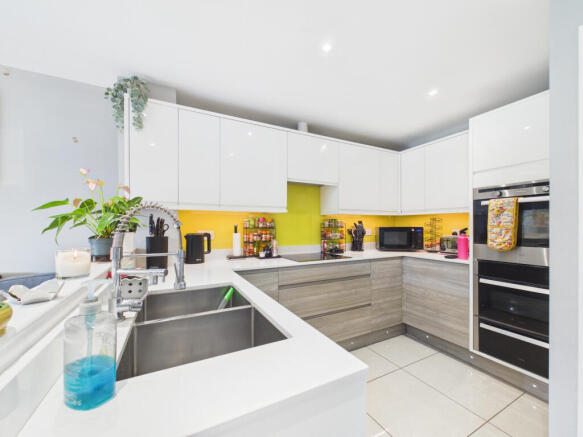 4 bed Semi-Detached for sale Image 6