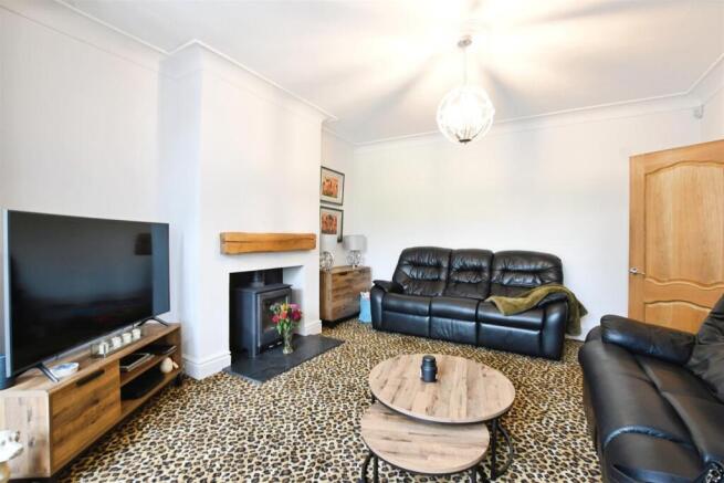 5 bed Semi-Detached for sale Image 9