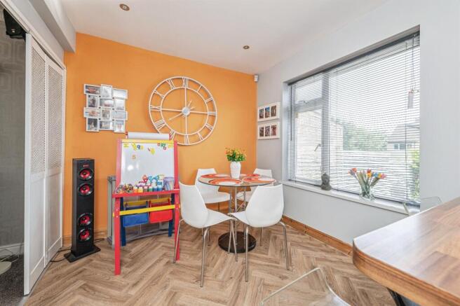 3 bed Semi-Detached for sale Image 6