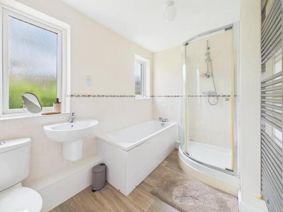 3 bed Bungalow for sale Image 8