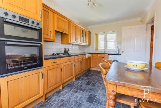 KITCHEN BREAKFAST ROOM