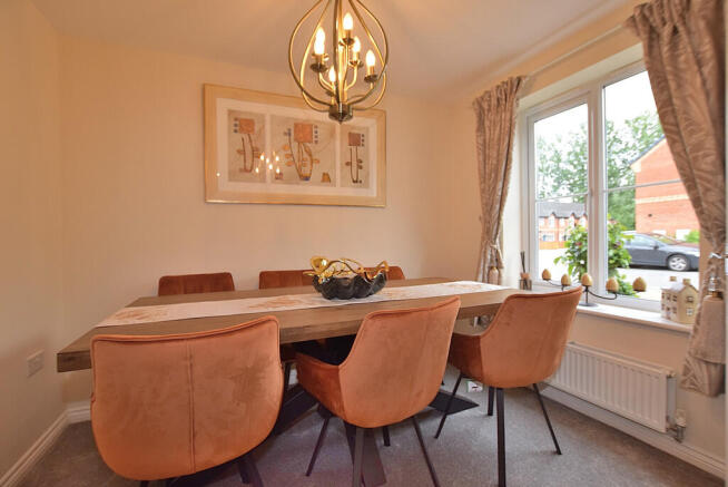 4 bed Detached for sale Image 8