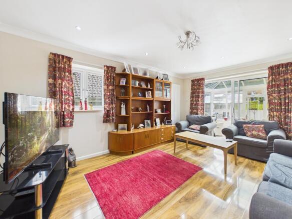 CAM02119G0-PR0562-STILL016