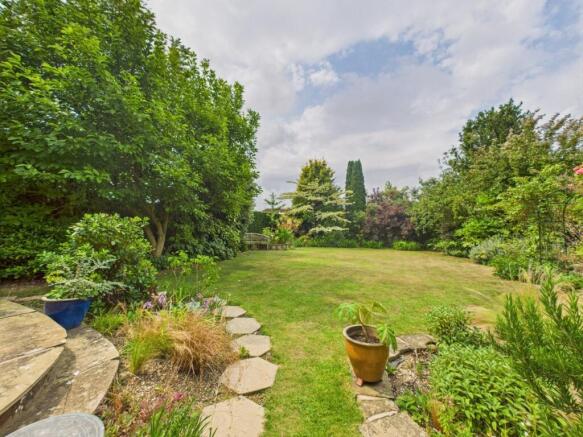5 bed Detached for sale Image 5