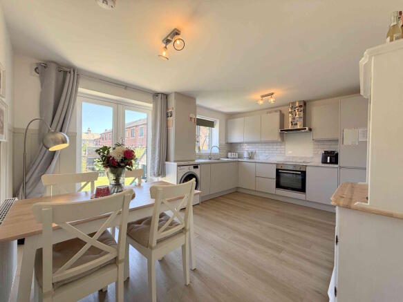 3 bed Semi-Detached for sale Image 7