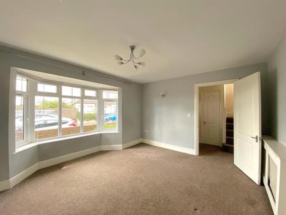 2 Edinburg Rd - Lounge1.jpg