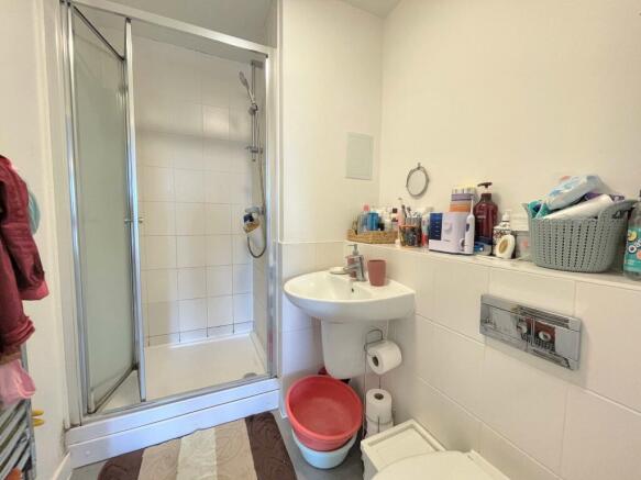 Ensuite to Bed 1