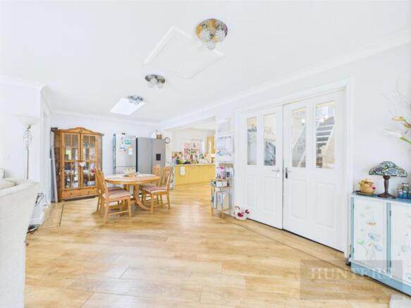 6 bed Detached Bungalow for sale Image 4