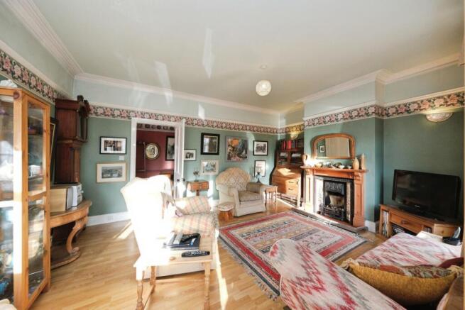 5 bed Semi-Detached for sale Image 7