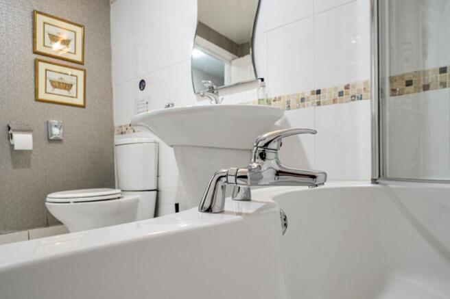 3 bed Apartment for sale Image 5