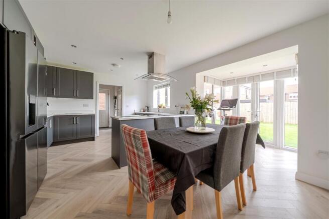 4 bed Detached for sale Image 10