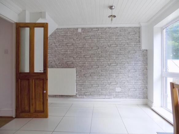 Another angle of kitchen/breakfast room