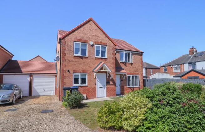 3-bed detached on Simon Hunter Way, Middlesbrough, TS4, £165,000