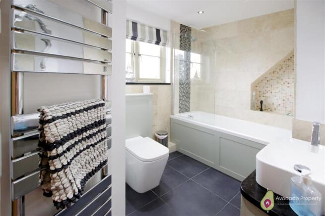 Bathroomdp1_dp_19462860.jpg