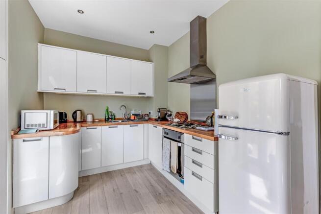 2 bed Terraced for sale Image 5
