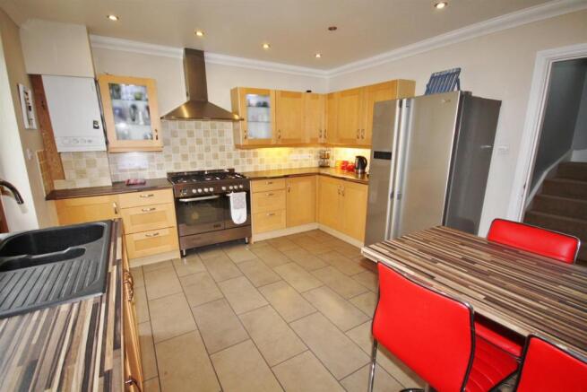 KITCHEN / BREAKFAST 