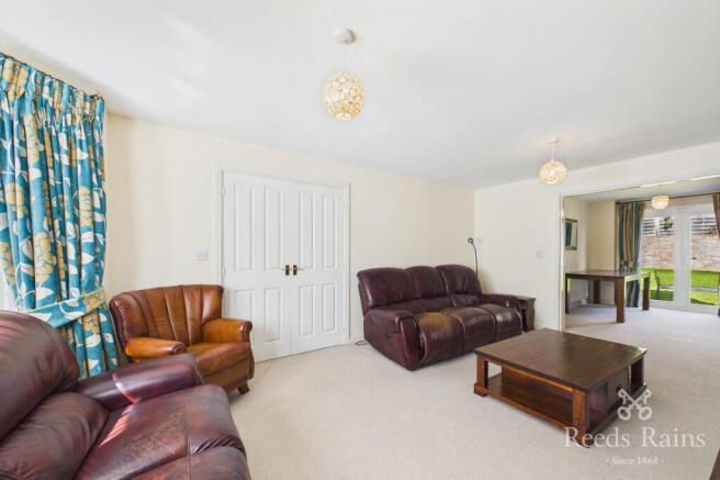 5 bed Detached for sale Image 5