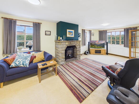 4 bed Detached to rent Image 4