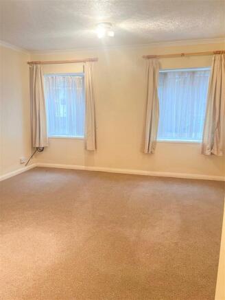 STUDIO ( LOUNGE / BEDROOM )