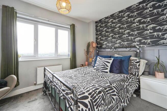 4 bed Semi-Detached for sale Image 9