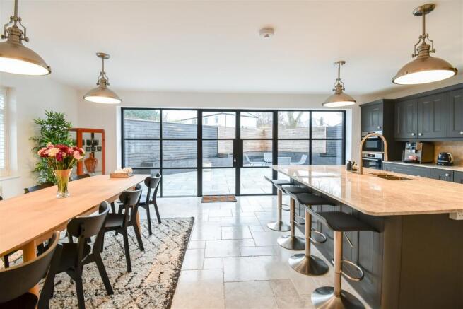 Kitchen / Dining Area
