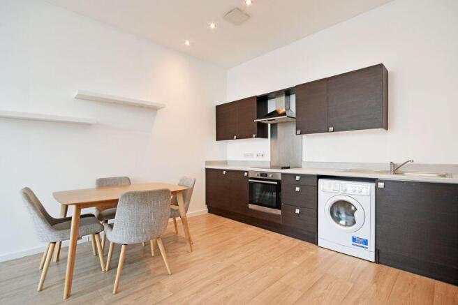 2 bed Apartment to rent Image 6