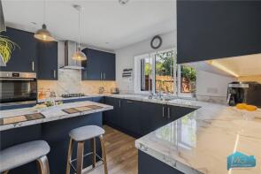 2, 12 Albany Row, The Causeway, East Finchley, London N2 0XB