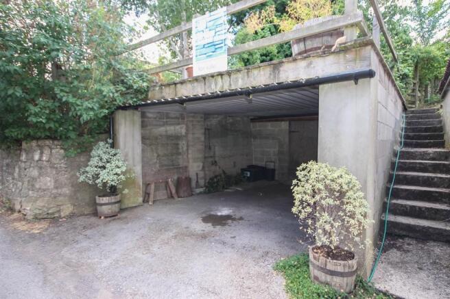Garage/car port w...
