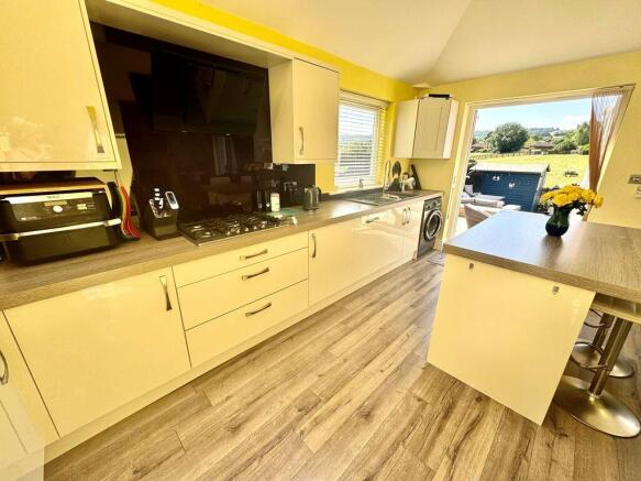 3 bed Semi-Detached for sale Image 9