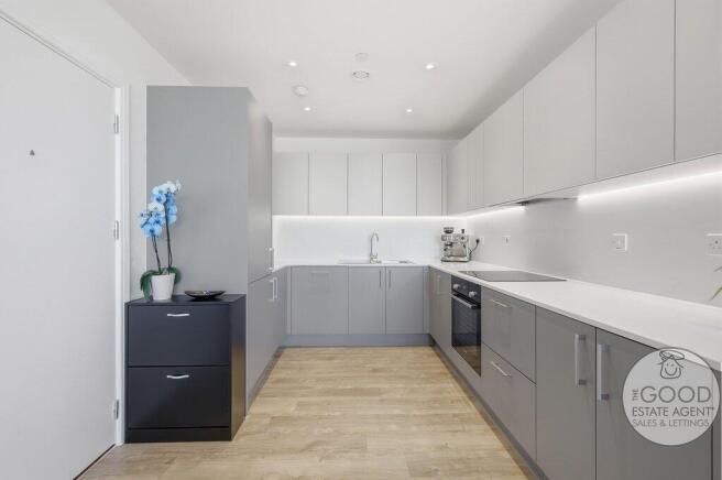 Hyneholt House 104 Manford Way, Chigwell, IG7 4EG photo 4