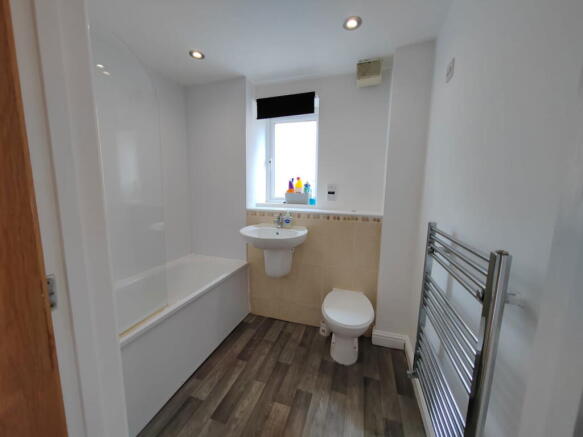 2 bed Ground Flat to rent Image 6